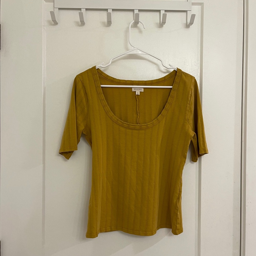 Pilcro Anthropologie Scoop Neck Fitted T Shirt Mustard Casual Chic Exterior Seam